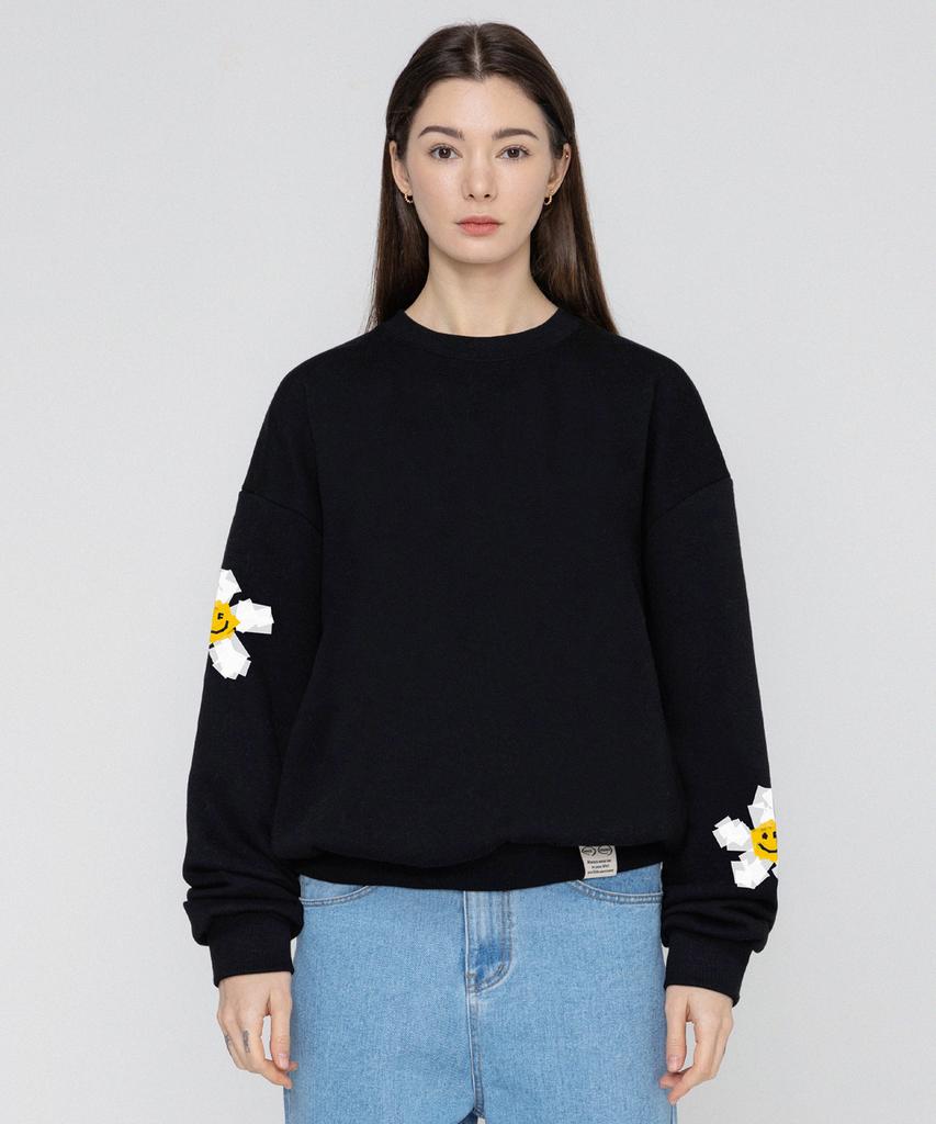 GRAVER [Unisex] Multi Tape Flower Smile Drawing Sweatshirt_Black