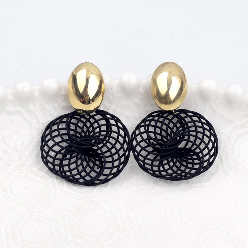 Retro Twist Weaving Hollow Mesh Dangle Earrings for Women Golden Metal Beans Shape Drop Earrings Geometry Round Color Jewelry