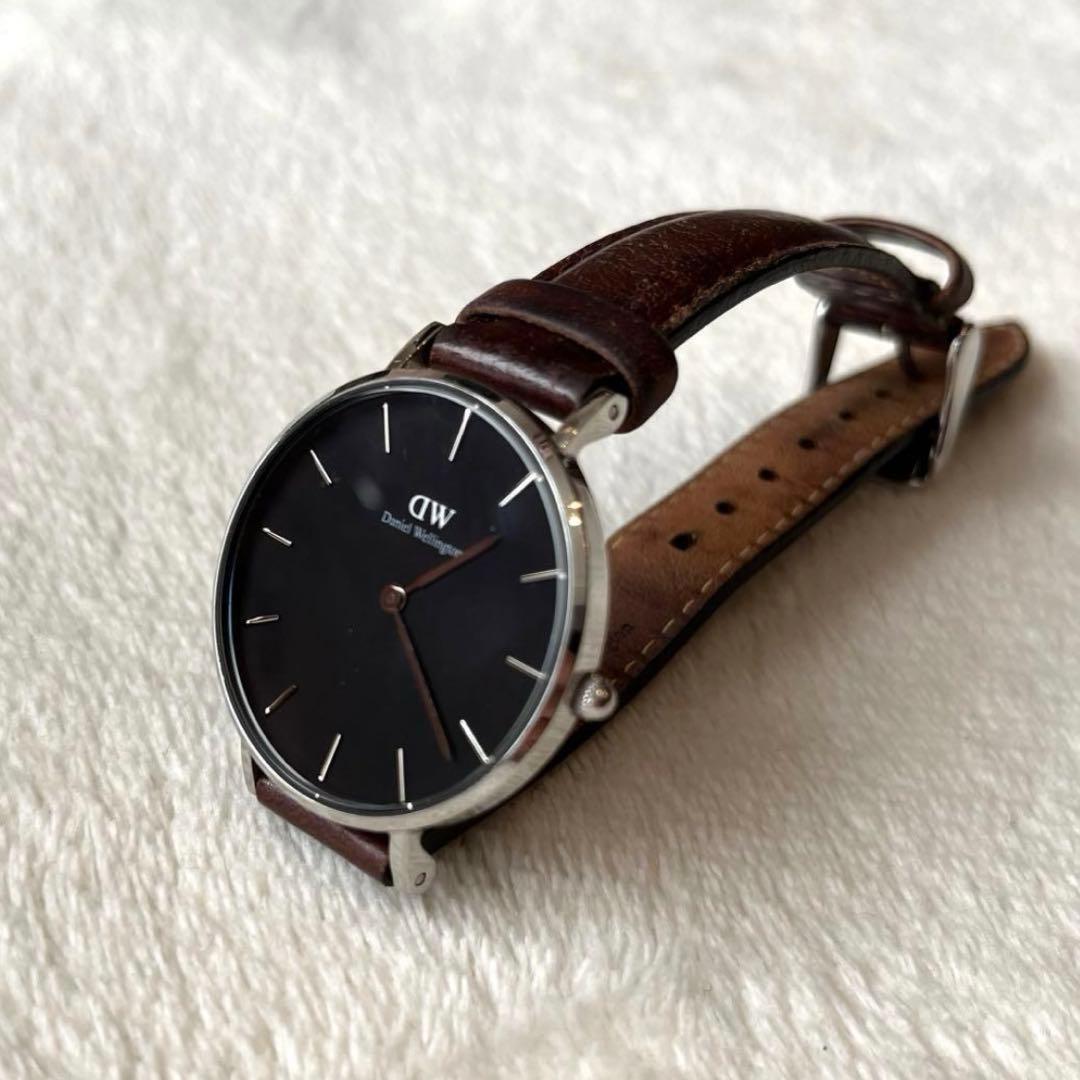 Подержанные часы daniel wellington черные x серебристые