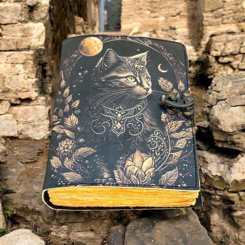 Lädertidning:Katt Handgjord Gotisk Grimoire Skuggornas Bok Tryck, Tom Spådomsbok Himmelsk Katt Läderanteckningsbok Gåva för Honom Henne