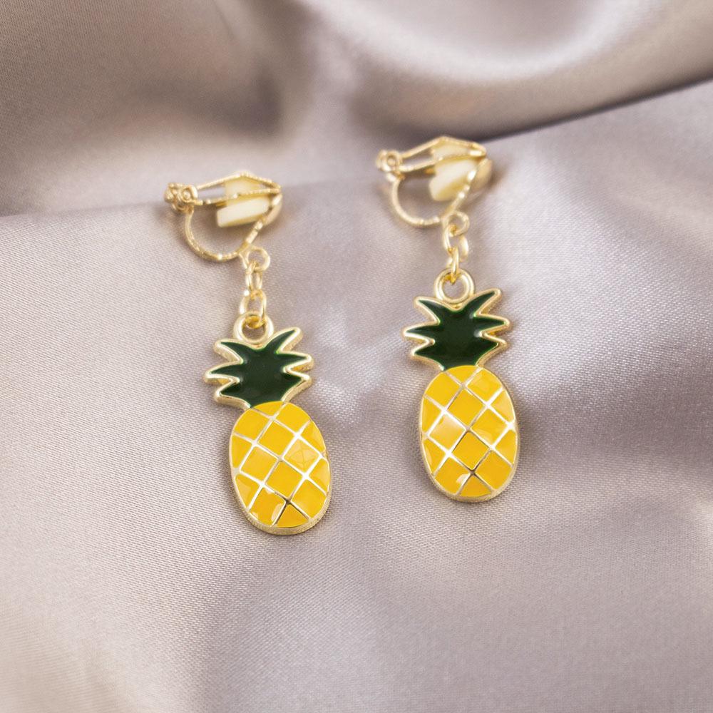 Elegant Clip-On Triangle Earrings for Non-Pierced Ears - Versatile, Light Luxury for Everyday Wear.