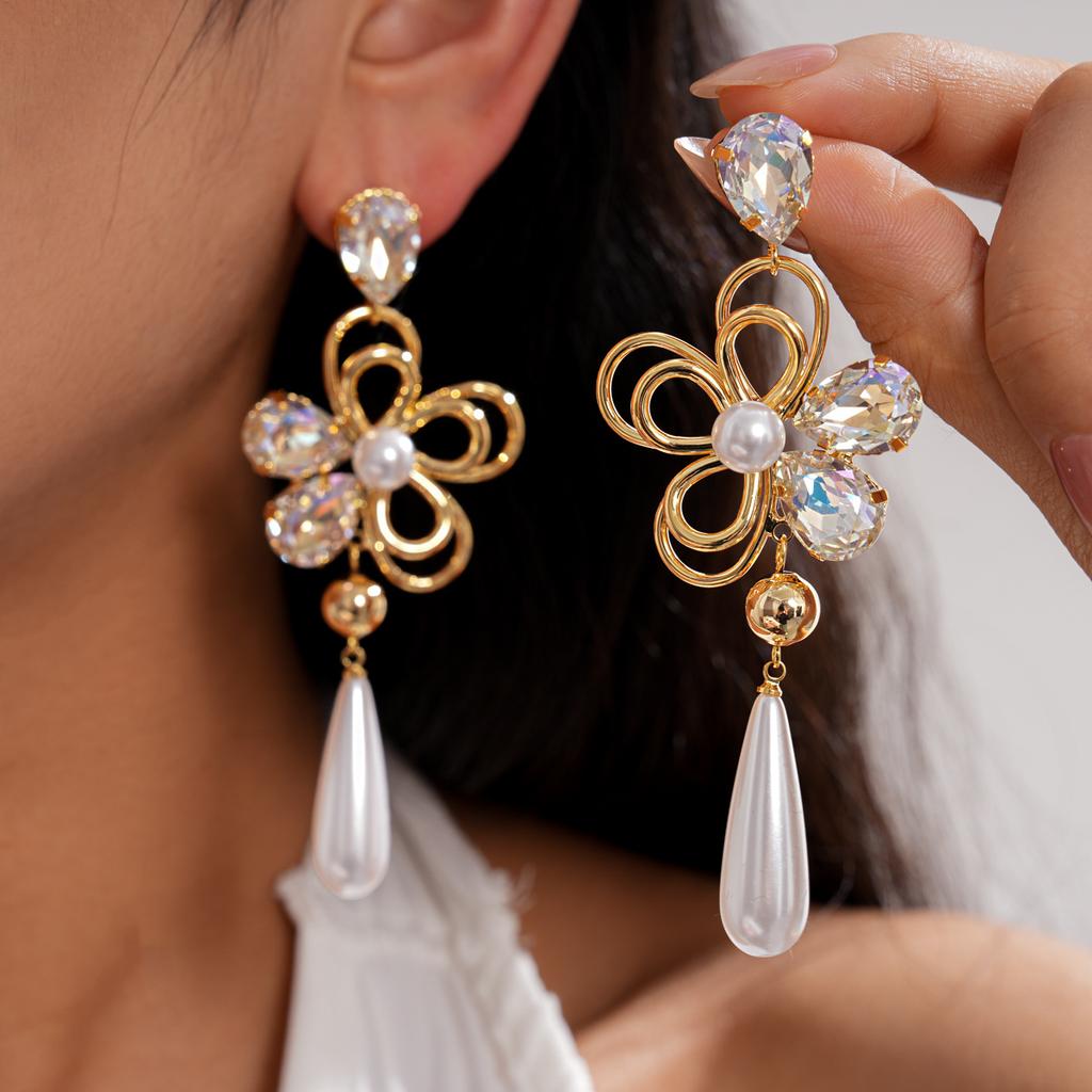 DIGADAGU Legierung Imitation Perle Strassstein Blume Hängende Ohrringe Neue Einfache Luxus Ohrringe Damen Party Zirkon Accessoires
