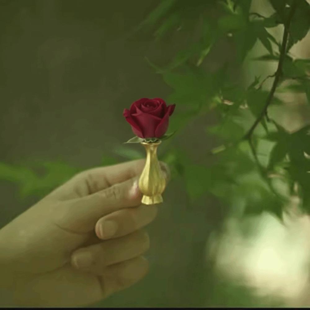 Nádherná Brož s květem na větvi Elegantní Brož s květinovým aranžmá Mini Brož váza na zelí Párty