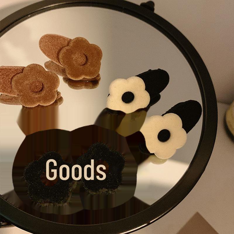 Romanee Manor - French Retro Black Velvet Floral Hairpin for Women, Elegant Side Clip for Bangs