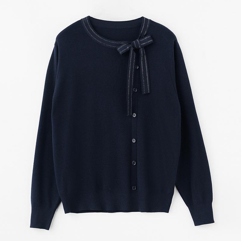 Mom's New Spring Style: Elegant Long-Sleeve Knit Top for Middle-Aged Women
