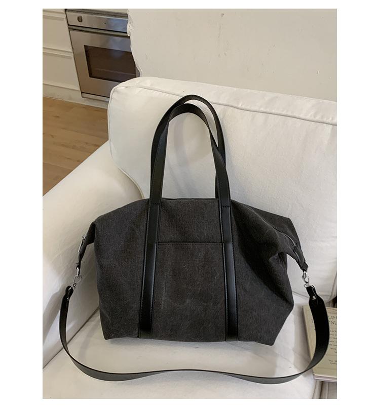 

Premium temperament commuter splicing canvas tote bag 2025 women s fashion retro autumn and winter new shoulder messenger bag чёрный