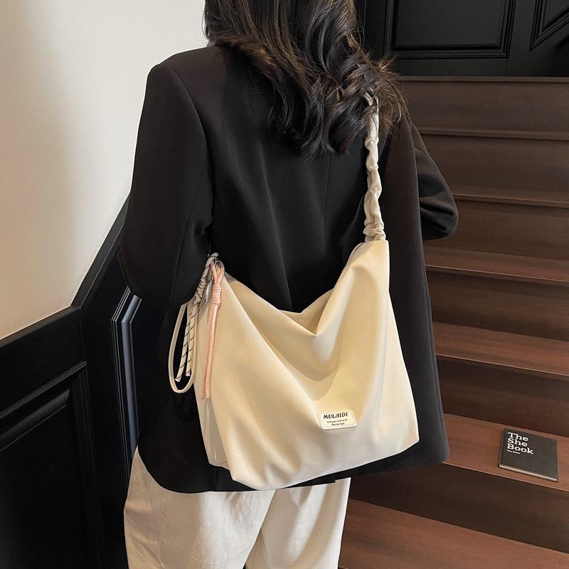 Casual large-capacity bag women's new relaxed commuter shoulder messenger bag college student tote bag