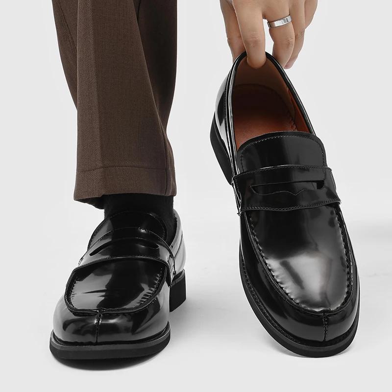 Hot Luxury Slip On Dress Shoes Men Genuine Leather Italian Loafer Shoes For Men Black Patent Leather Formal Oxford Men Wedding