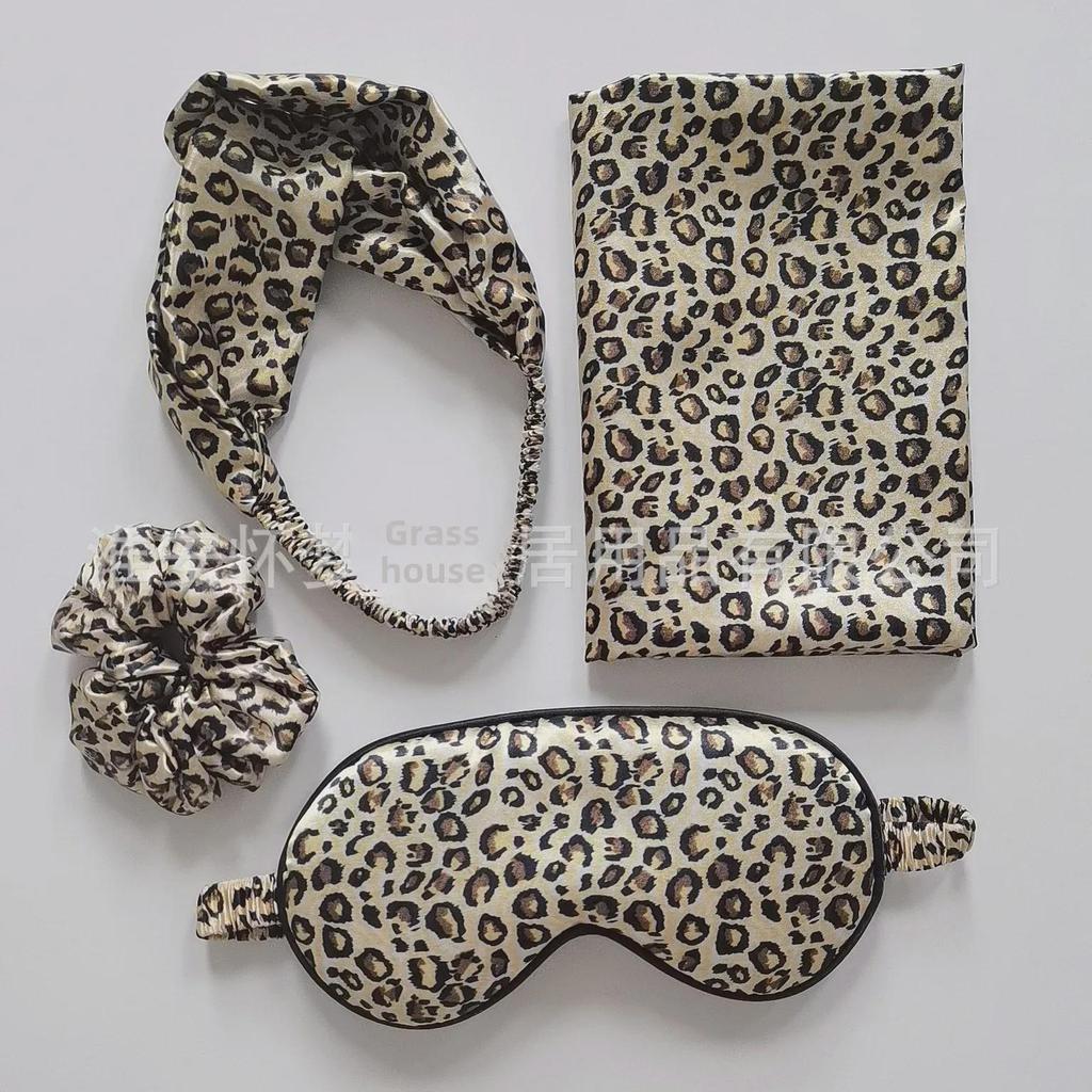 Seidenaugenmaske mit Leopardenmuster und Zubehörset: Enthält Kissenbezug, Haarband, Stirnband und lichtundurchlässige Schlafmaske.