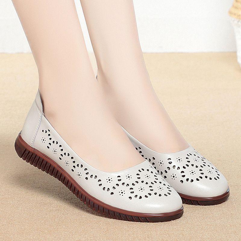 Hollow single shoes mother shoes spring and summer new breathable sandals soft sole non-slip middle-aged and elderly shoes 40 2230₽