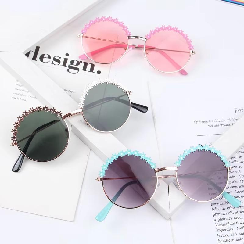 Non-polarized Fashion Round Flower Sunshade Metal Frame Sunglasses Men Women Retro Half Frame Cute Beach Eyeglasses
