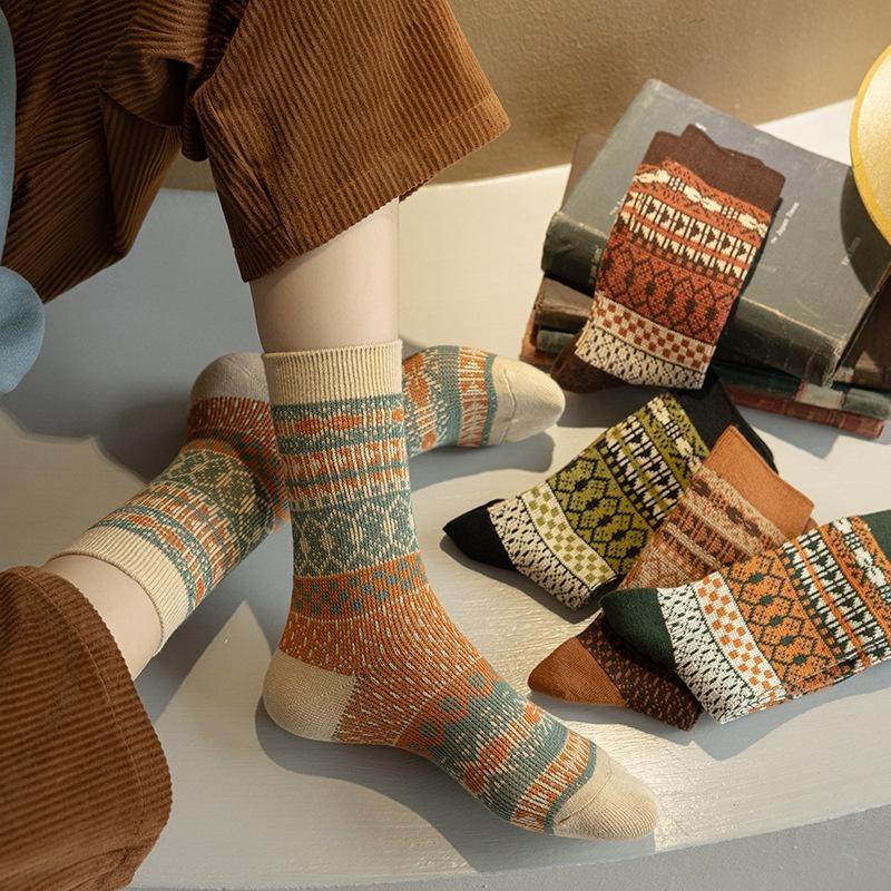 Șosete groase de lână în stil etnic special de iarnă Șosete retro îngroșate de lână de iepure caldă pentru femei șosete din cașmir în stil etnic cu buline
