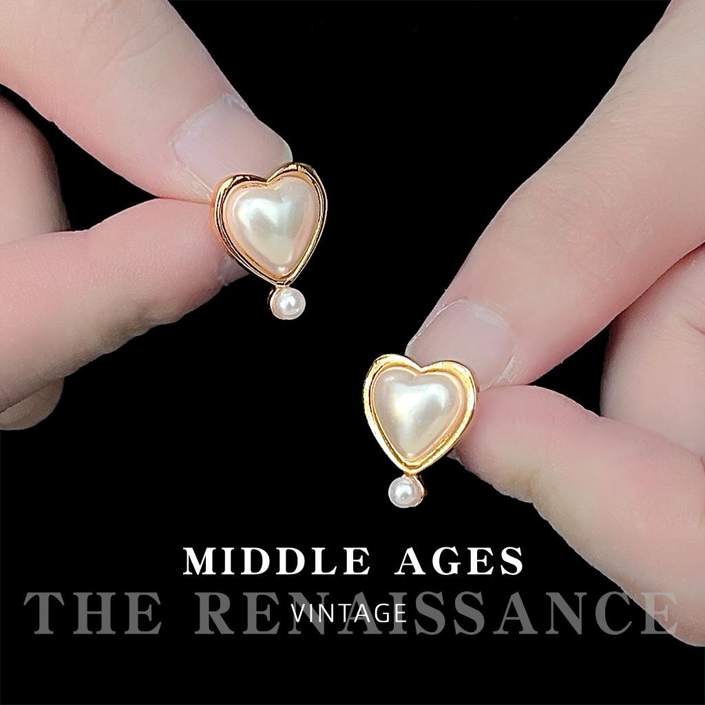 Love pearl stud earrings French retro style temperament earrings elegant earrings