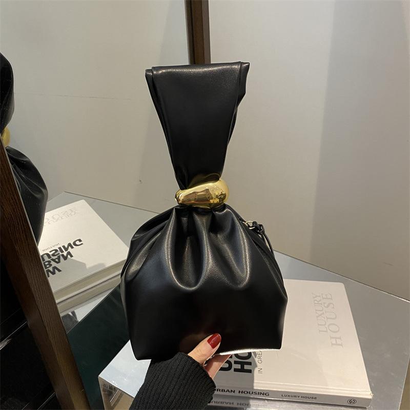 

Yogodlns Design Mini PU Leahter Подмышечные сумки для женщин Модные женские сумки через плечо в стиле ретро с узлом Наручные сумки и кошельки 16x13x16cm чёрный