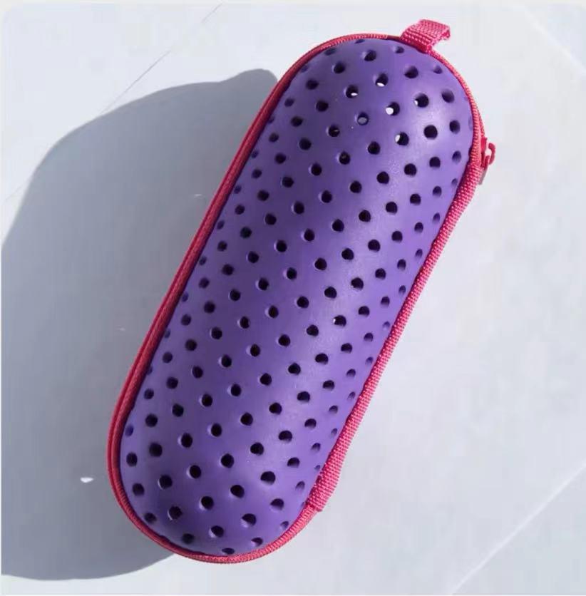 

Дихаючий водонепроникний кейс для окулярів для активного відпочинку з EVA – Легкий, з порожнистим дизайном для зберігання плавального спорядження та окулярів. фіолетовий