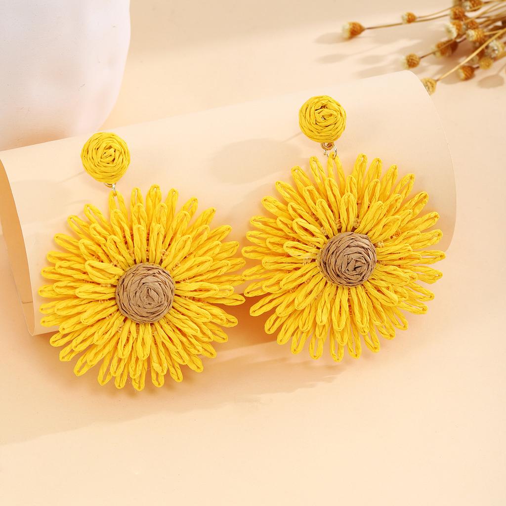European and American Cross-border Holiday Style Colored Flower Earrings, Summer High-end Simple Hand-woven Raffia Earrings