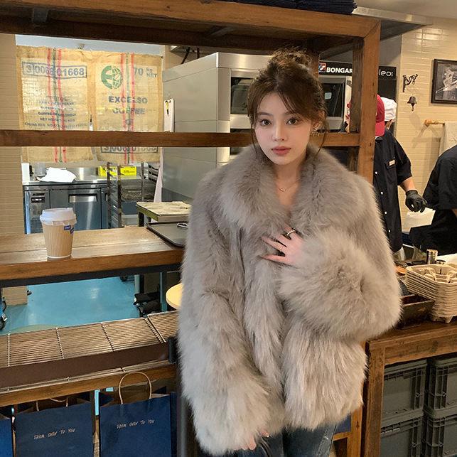 Stylish Mid-Length Winter Overcoat In Luxe Imitation Fox Fur