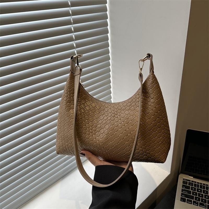 

Сумка-тоут из искусственной кожи, популярная модная плетеная, для поездок на работу, 2025 новинка, портативная, большой вместимости, с простым нишевым дизайном, сумка подмышку хаки