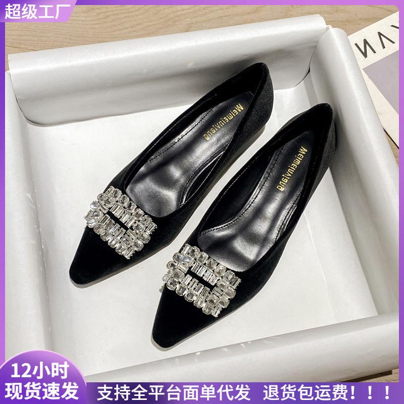 

Coarse heel single shoes female pointed head shallow mouth one pedal rhinestone temperament female 35 чорний