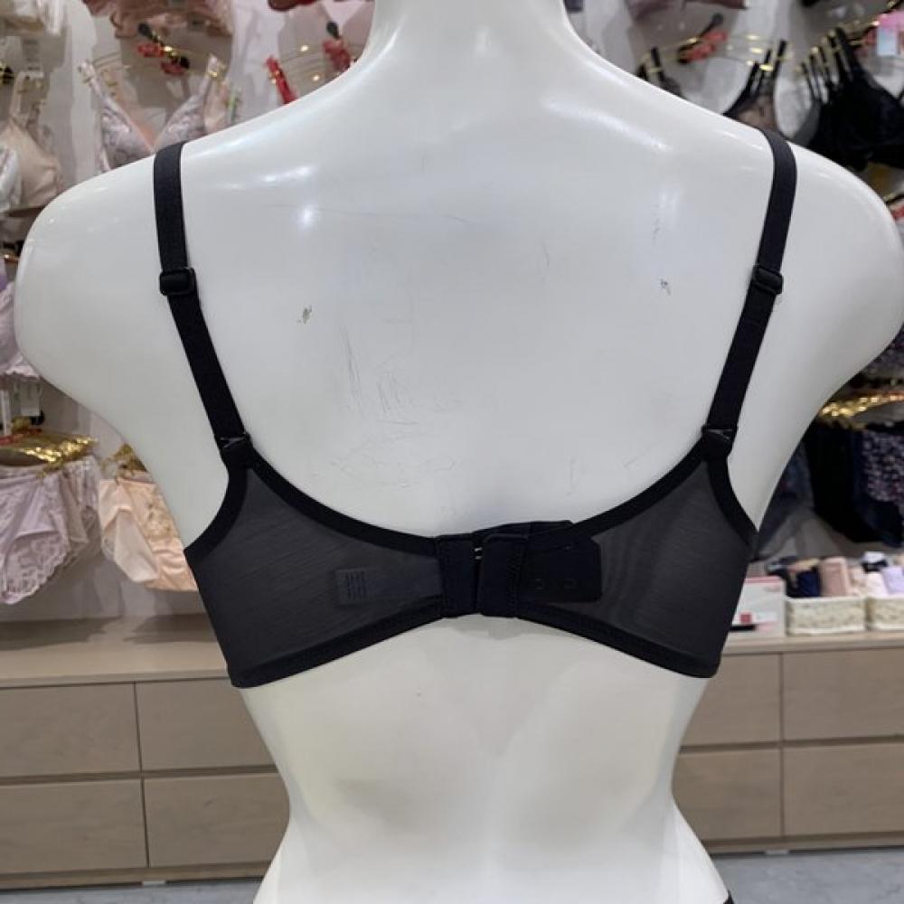 Triumph Women S inviSible No Wire Bra Black tcbS111849h04