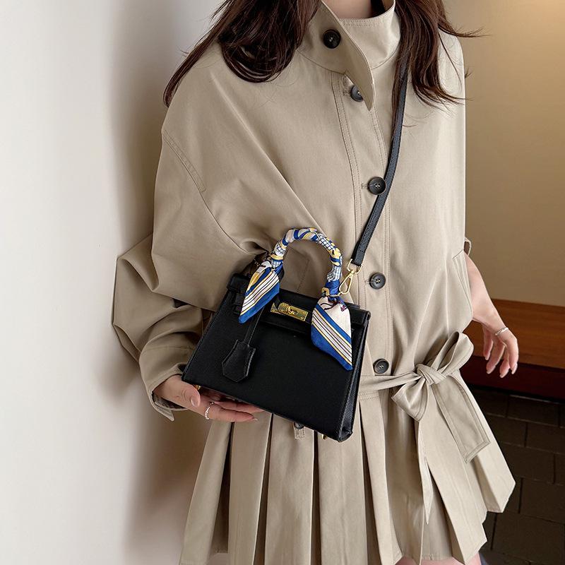 Women's Retro Crossbody Handbag with Versatile Scarf Style