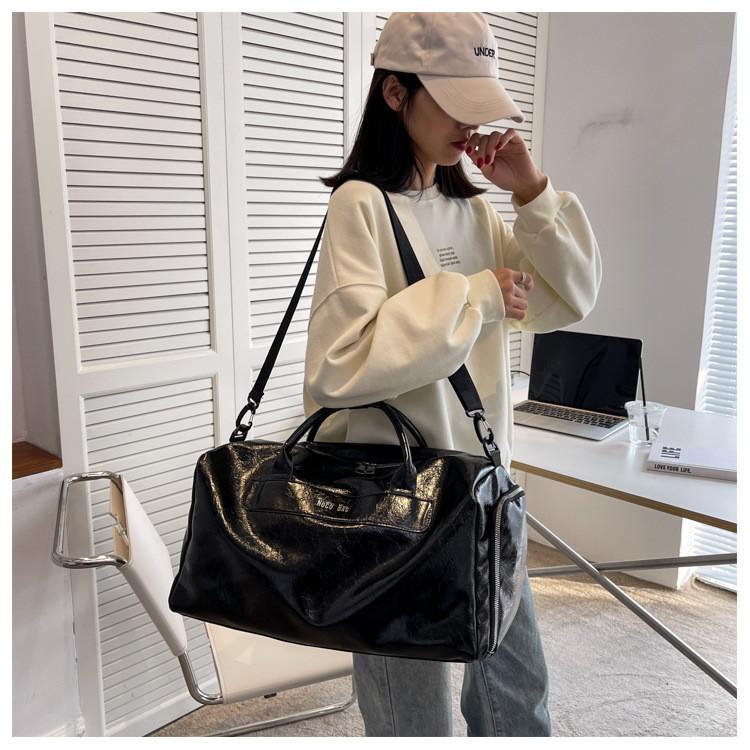 Stylish Pu Leather Waterproof Travel Bag For Men And Women With 36-55l Capacity