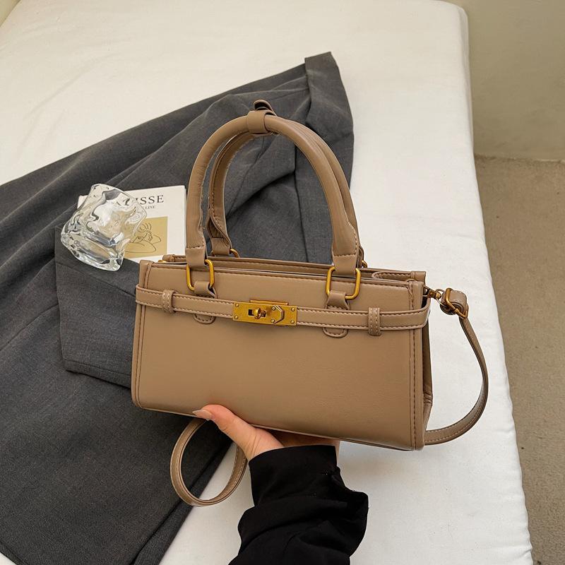 

Корейская версия простой и универсальной нишевой портативной сумки-мессенджера для поездок на работу, женская, новая коллекция осень-зима 2025, высококачественная текстурированная сумка-тоут хаки