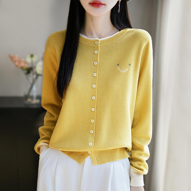 Dámský lehký kardigan z 50% vlny a 50% morušového hedvábí - všestranný úplet na 4 sezóny pro celoroční pohodlí a styl