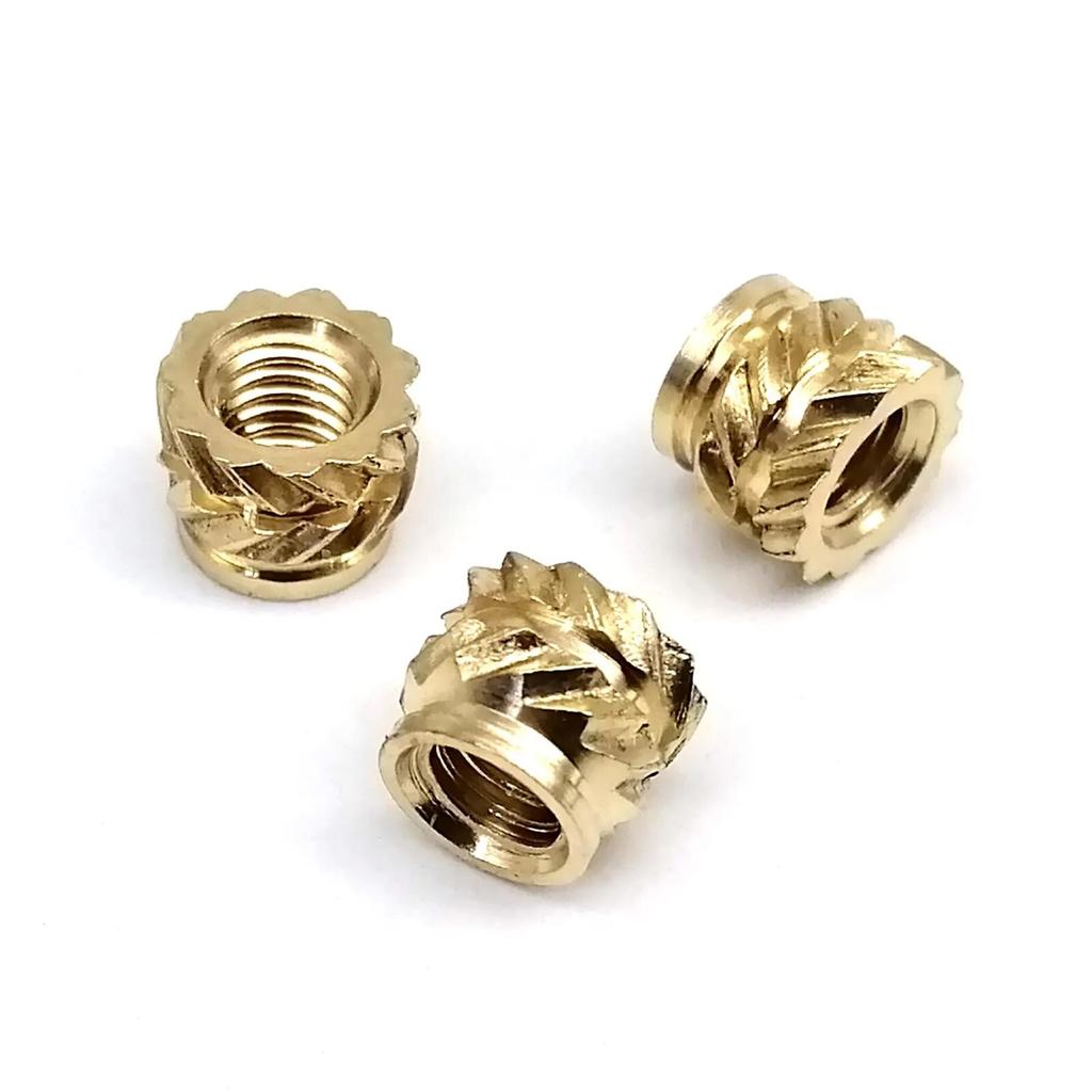 50/100 pezzi M1.6 M2 M2.5 M3 M4 Dado a Inserimento Solido in Ottone Rame per Stampaggio a Iniezione a Caldo/Fusione a Caldo Filettatura Doppia Twill Zigrinata