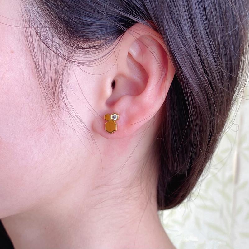 Shangmei 18K Gold Plated Honeycomb Diamond Stud Earrings - Exquisite, Non-Fading Craftsmanship.