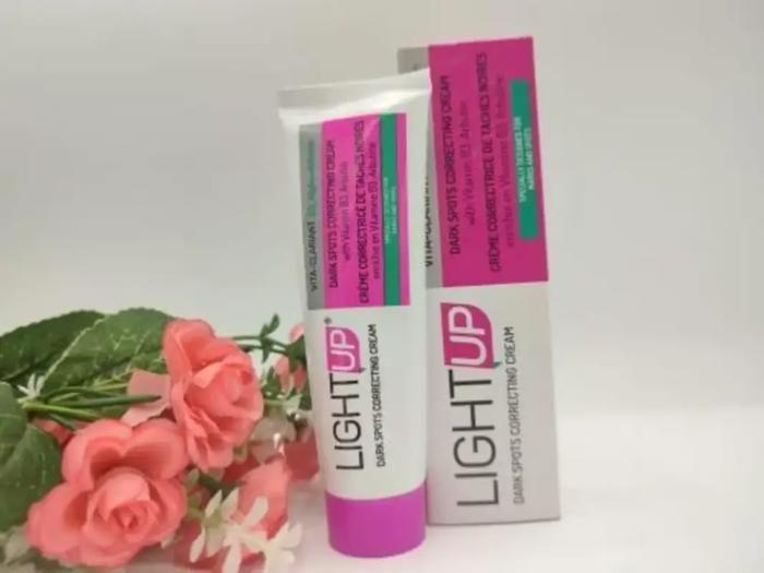 Crème Correctrice de Taches Noires - LIGHT UP - 50 ml - Vitamine B3 - Arbutine - Hypoallergénique