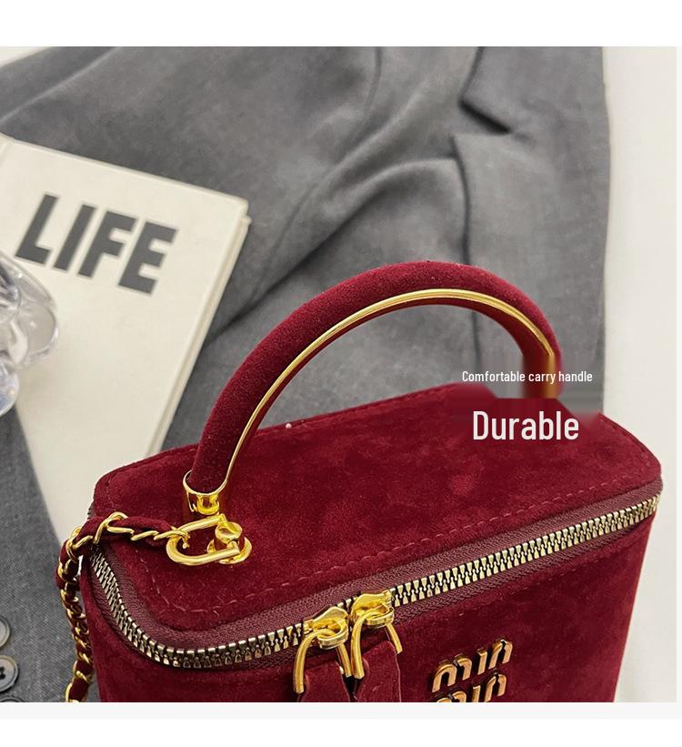 Prémiová dámská semišová crossbody kabelka s řetízkem 2025 - Matná krabicová kabelka