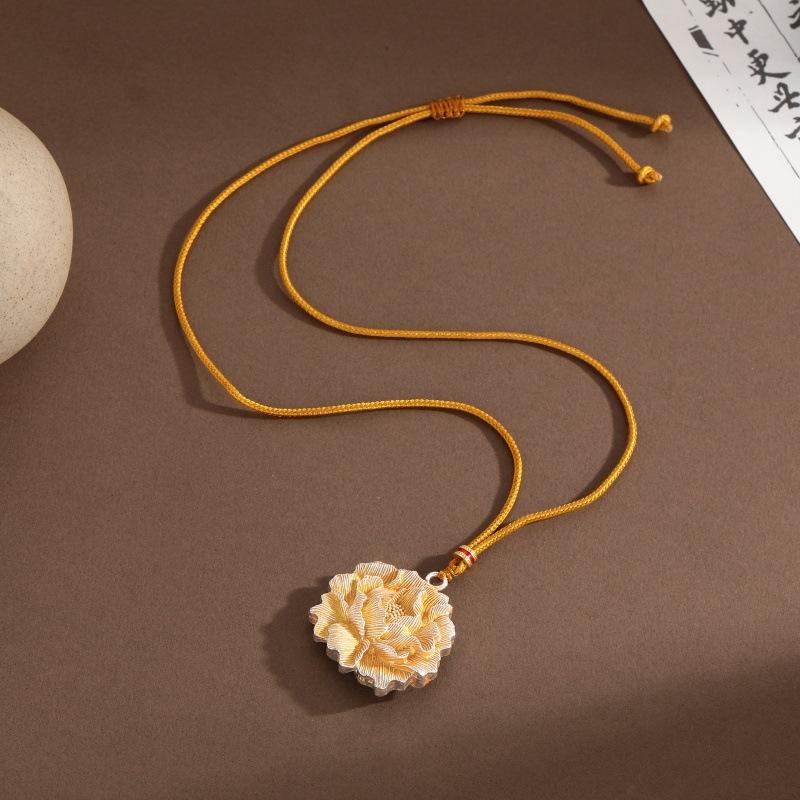 New Style Rich Peony Flower Pendant Necklace for Women with Exquisite Retro and Versatile High-end Sense for Gift Giving