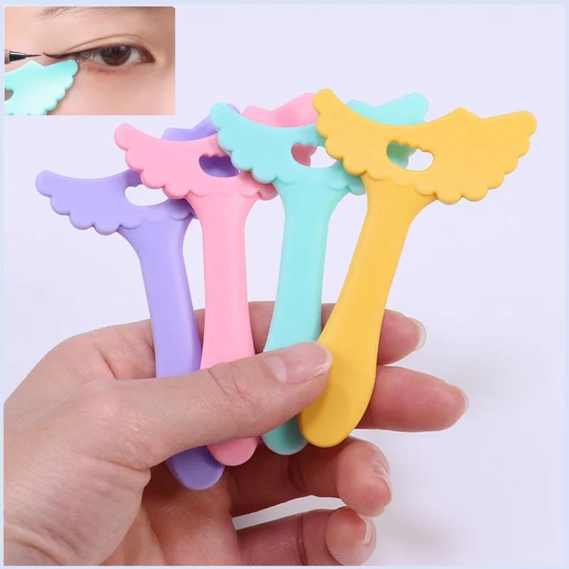 Hollow Out Eyeliner Stencil Wing Tip Drawing Lipstick Wearing Aid Face Cream Mask Applicator Makeup Beauty Tool