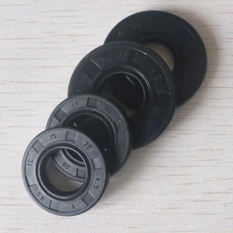 Professional Tc Type Nbr Shaft Oil Seal Nitrile Covered Double Lip with Garter Spring Quality Plastic Made Chainsaw Part