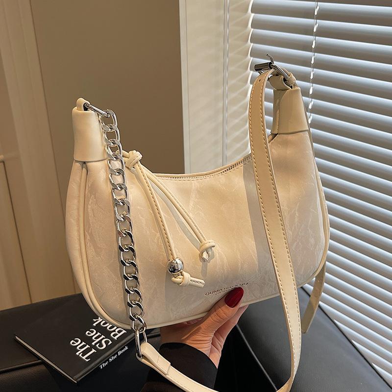 Fashion New High-end Korean Version Niche Design Messenger Bag Women's Casual Versatile Commuter Solid Color Chain Shoulder Bag