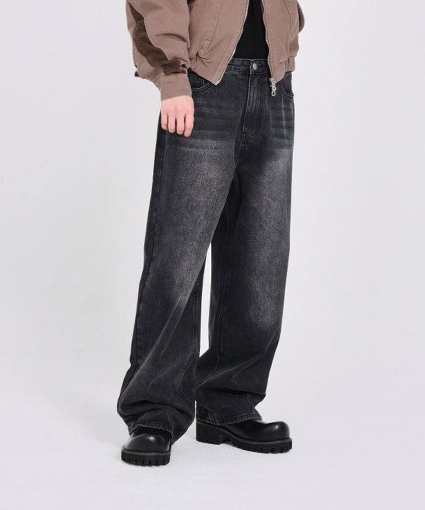 Dideobeulyueseui Washed Balloon Denim Wide Pants (Black)