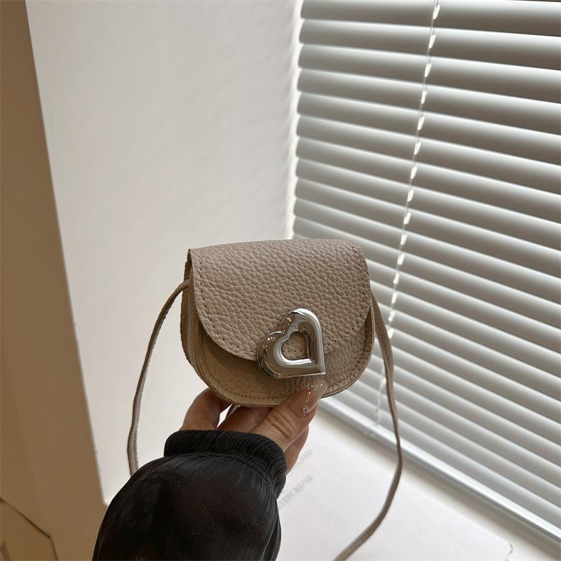 

Light luxury portable small square bag women s bag 2025 autumn new fashion lock shoulder bag premium texture messenger bag хаки