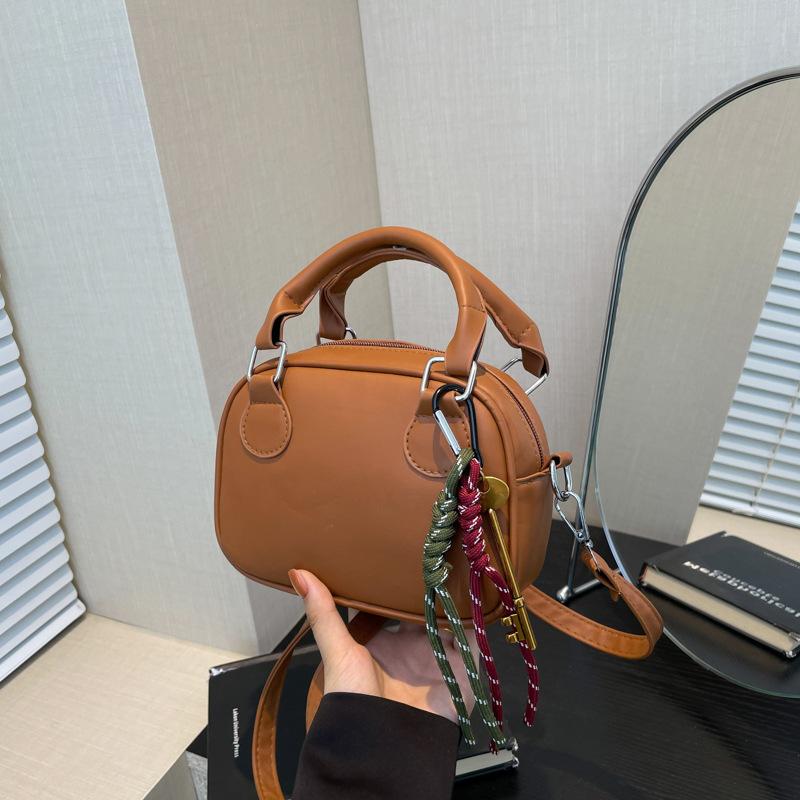Autumn and Winter New High-end Textured Bag Women's Retro Versatile Ins Style Handbag Oily Leather Popular Shoulder Messenger Bag