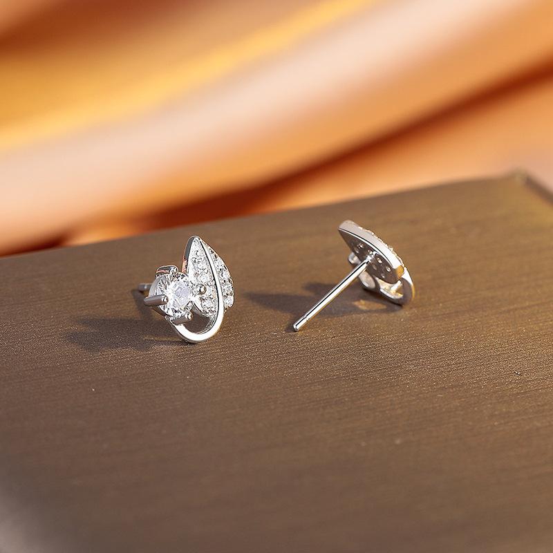Leaf Stud Earrings, High-End Earrings, Women'S Autumn And Winter Atmosphere Zircon Earrings.