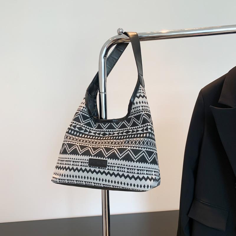 Simple and Fashionable Large Capacity Tote Bag Fashionable Student Daily Class Bag for Women's Summer New Shoulder Bag