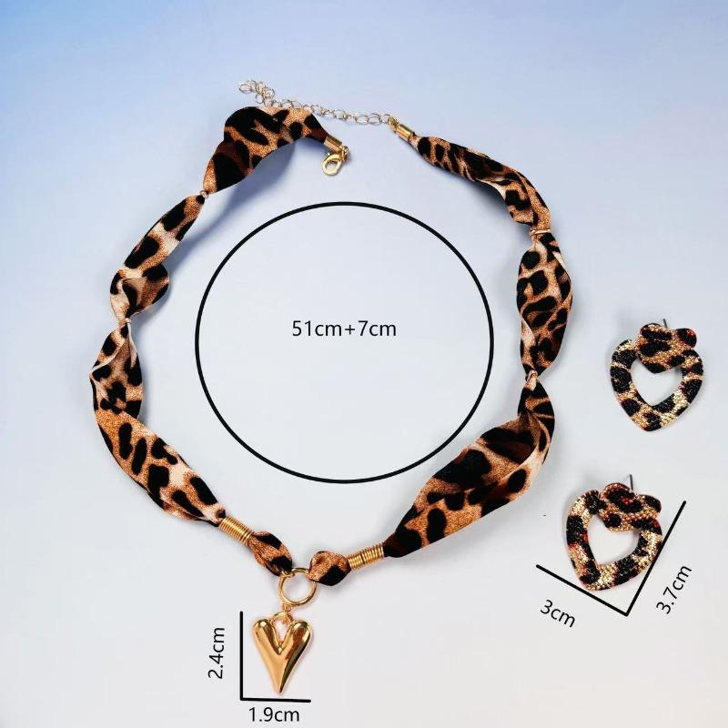 Retro leopard print peach heart necklace earrings set sweater chain jewelry temperament classic jewelry