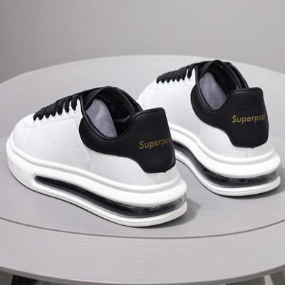 Heiß verkaufte Sport-Freizeitschuhe, modische weiße Schuhe, Paar-Sneaker, trendige Schuhe, Sport-Tennisschuhe mit dicken Sohlen