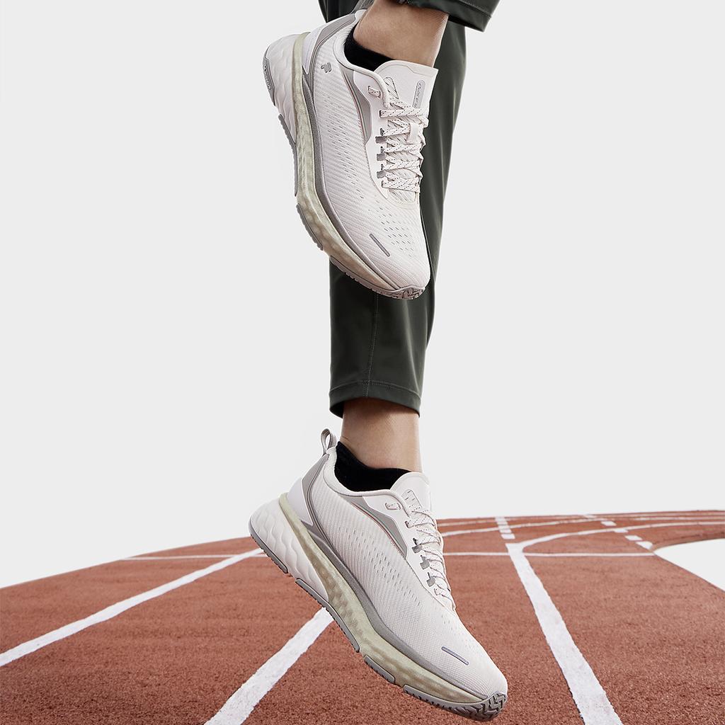 FILA Comfortable Versatile Low-Top Running Shoes Men sneaker White A12M431103FWA