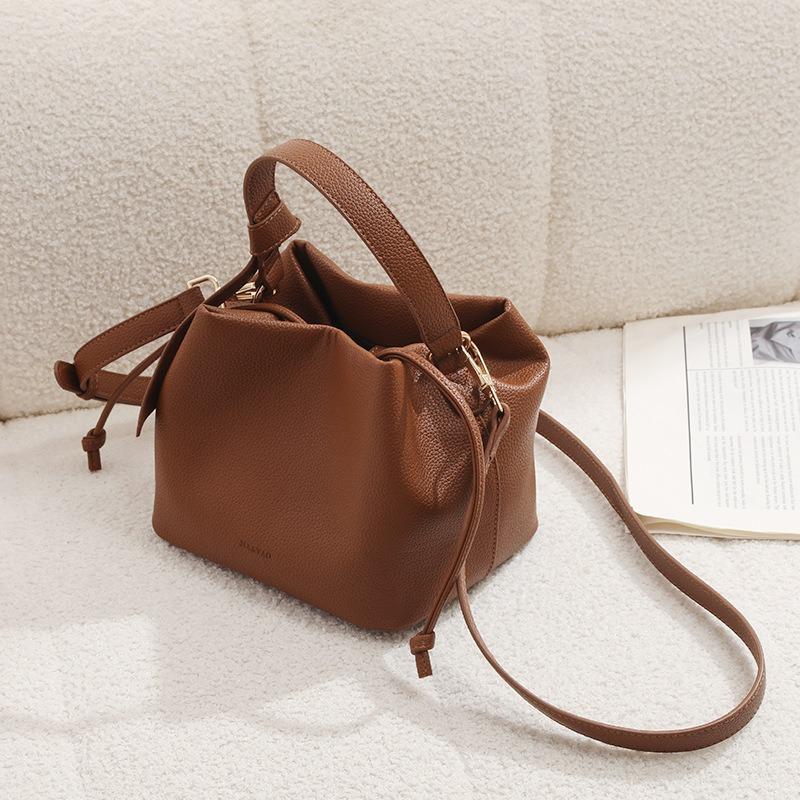 New Leather Texture Commuter Versatile Shoulder Messenger Bag Niche Fashion Handbag Women's Bag