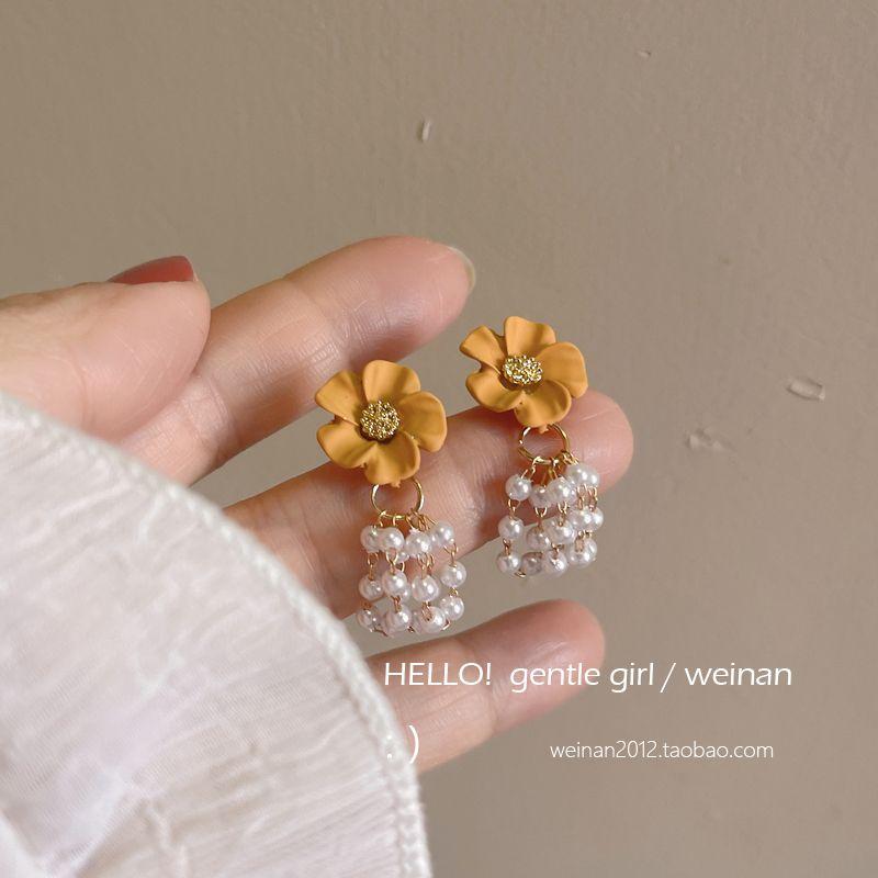 

Small Orange Flower Spring and Summer Comely Pearl Skewers Exquisite Petite Earrings Fancy Niche Style Female Earrings Pendant Jewelry A pair of stud earrings