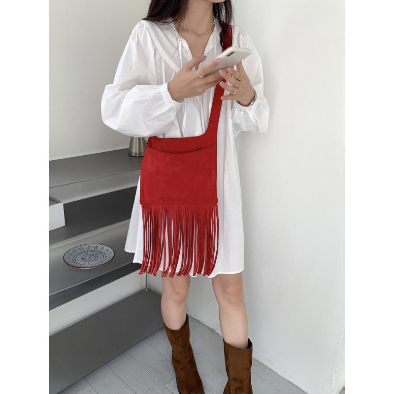 

Ретро сумка-мессенджер женская дизайнерская нишевая осенне-зимняя новинка сумка для мобильного телефона модный тренд замшевая сумка с бахромой красный