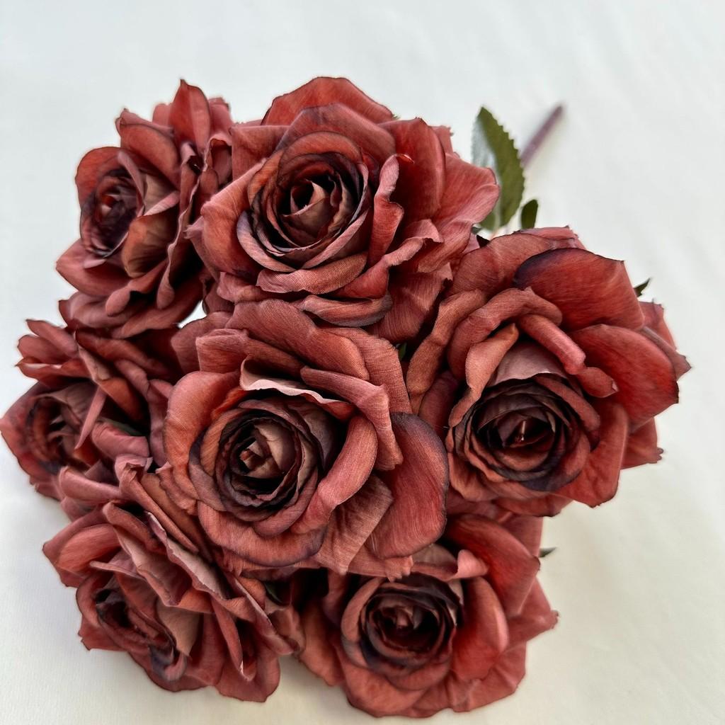 Realistic Rose Flower Decor Piece With Silk Material For Wedding Celebrations And Photography Props