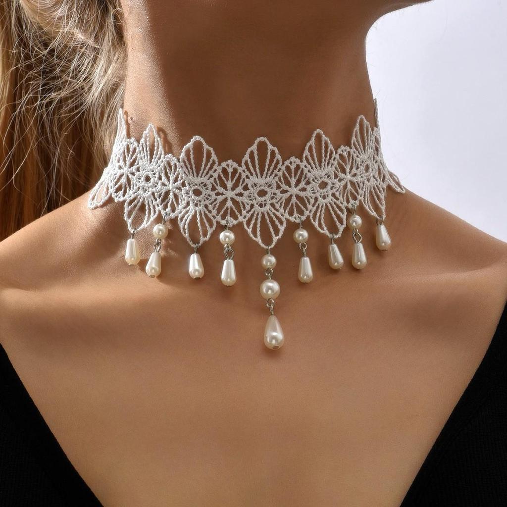 Retro Pearl Lace Choker Necklace: High-End, Versatile Clavicle Chain for Women