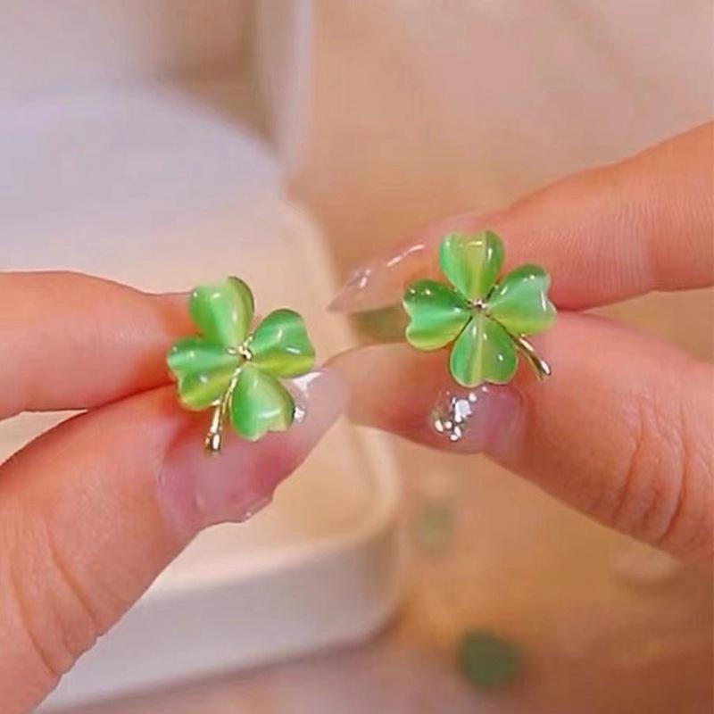 Lucky Cat's Eye Stone Four Leaf Clover Earrings for Women Green Delicate Stud Earring Elegant Jewelry Banquet Gift for Mom